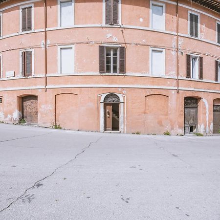 Bhr - Appartamento Dell'Anfiteatro سبوليتو المظهر الخارجي الصورة